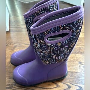 Girls BOGS size 2 in purple